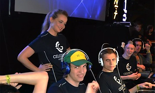 flere mennesker som deltar på et LAN-party