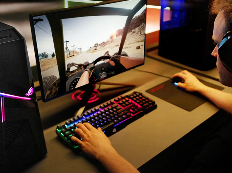 Asus ROG - En gamer spiller PUBG