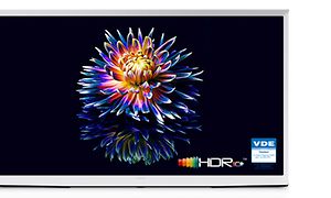 Samsung-TV-The Serif viser fargerik blomst