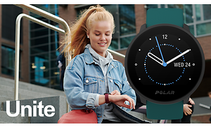En Polar Unite smartklokke på håndleddet til en ung kvinne