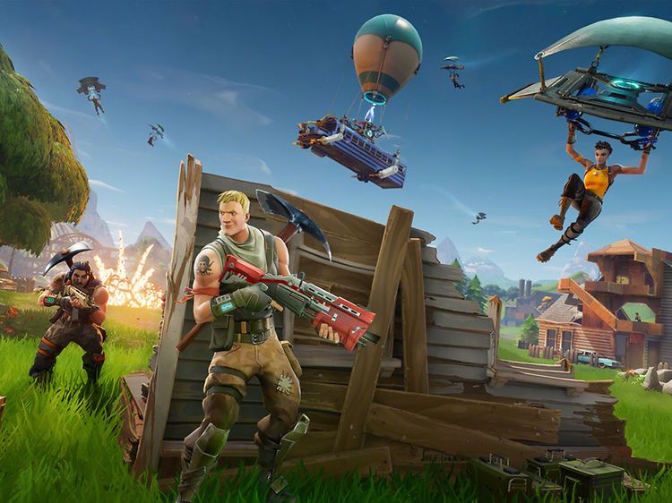 Skjermbilde fra Fortnite med en mann med et skytevåpen og mange ting som skjer i bakgrunnen