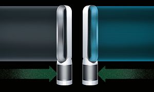 Illustrasjon av to Dyson Pure Cool Tower PP00, den ene sender ut grå luft og den andre kjølig blå luft