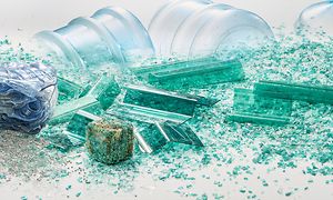 ødelagte plastflasker