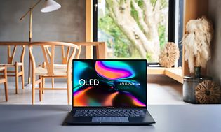 ZenBook 14 OLED på bord