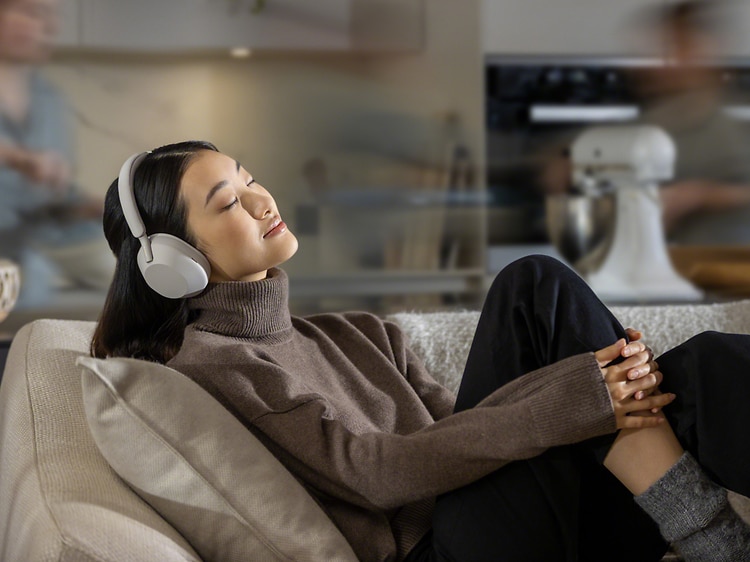 Sony-Woman with WH-1000XM5 headphones