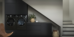 Epoq Integra Black vaskerom under trapp