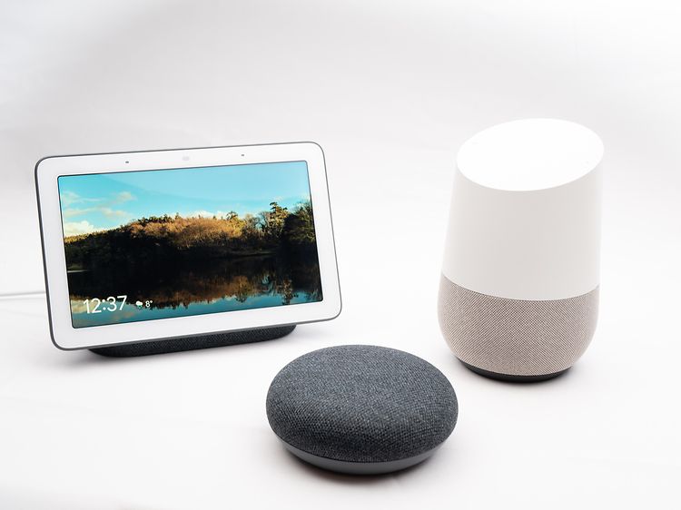 Google - Google Assistance - Smart home devices and speakers on white background