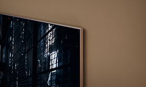 Nærbilde på Samsung Neo QLED Gaming TV for å vise designet