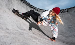 XR motion - en jente på et skateboard