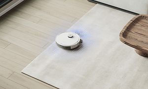 Deebot N8 PRO - renser hvitt teppe med stor sugekraft