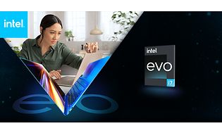 En kvinne som sitter foran en Intel® Evo bærbar PC