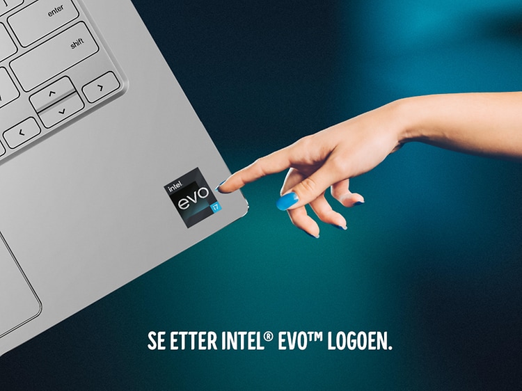 Intel EVO bærbar PC og en hånd som peker mot EVO-klistrekermet på maskinen og teksten Se etter Intel Evo-logoen