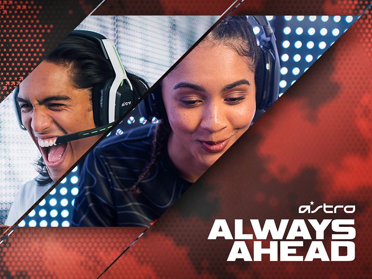 Gutt og jente som har på hvert sitt Logitech Astro gaming-headset og teksten Always ahead