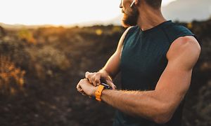 Telecom - Workout - man with heart rate monitor on his wrist