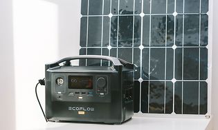 Charging Ecoflow River Pro Portable Power Station with solar panel