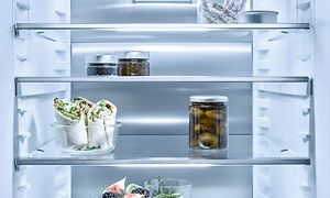 Miele kjøleskap med CleanSteel-bakvegg