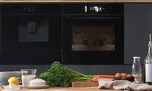 Integrated Bosch accent line oven with PefectBake sensor baking a cake