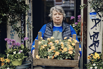 SumUp - A female florist with flowers in front of her store -