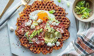 Waffel with egg and bacon