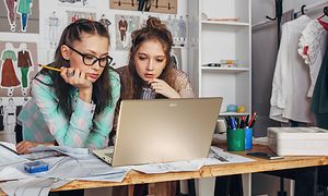 Two girl working on the Acer Swift OLED-laptop