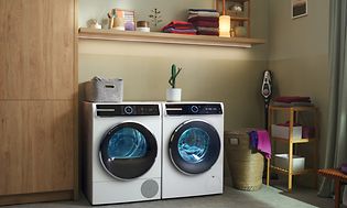 Bosch sine frittstående vaskemaskiner og tørketromler i et vaskerom