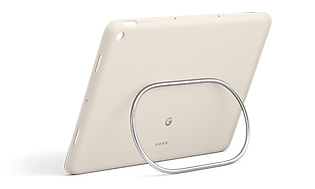 Pixel Tablet med beige nettbrettdeksel