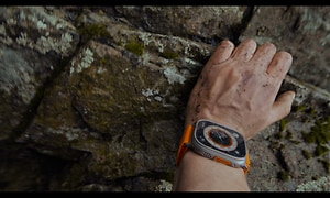 Nærbilde av armen med en Apple Watch Ultra på håndleddet