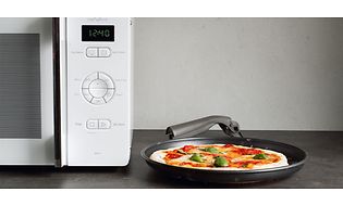 Whirlpool Crisp mikrobølgeovn og en pizza