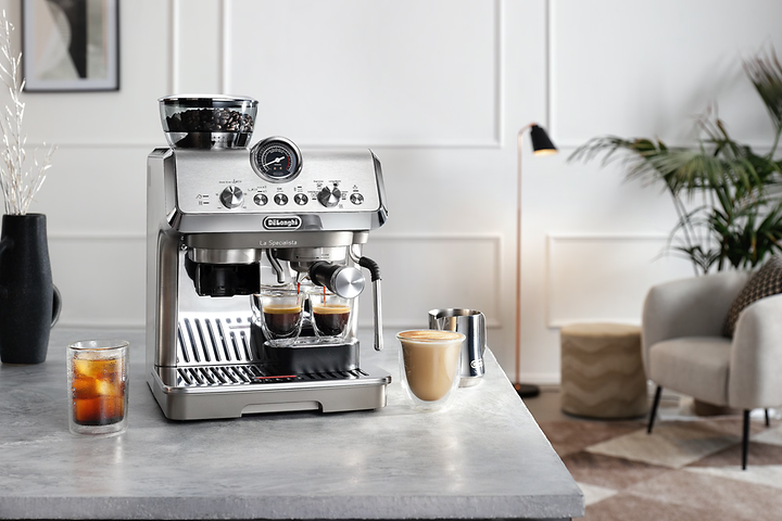 delonghi-la-specialista-arte-evo coffemachine on table
