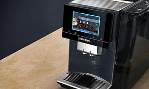Siemens EQ700 kaffemaskin på bord