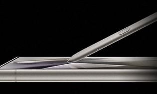 S Pen som skriver på en Galaxy S24 Ultra-telefon