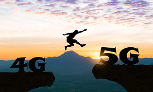 Mann hopper fra 4G til 5G i en steinformasjon
