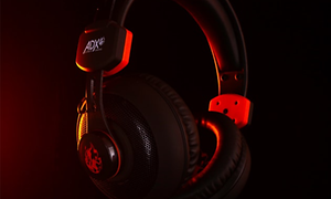 ADX sort gamingheadset med oransje detaljer