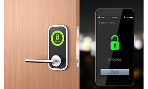 smartlås på utgangsdør kontrollert via app på smarttelefon