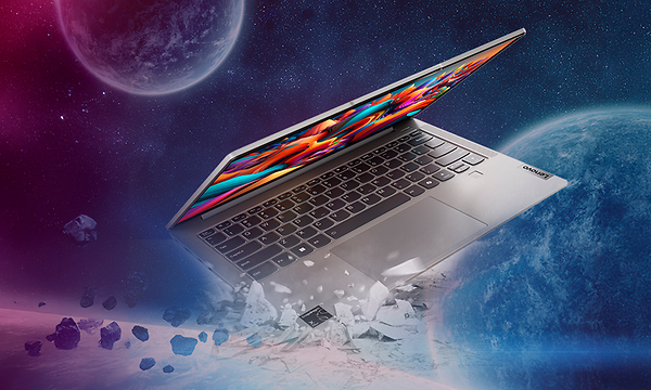 Grey Lenovo IdeaPad Slim 5x og planet med verdensrommet i bakgrunnet