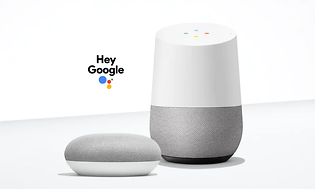 Grå Google Home mot hvit bakgrunn