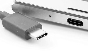 USB C lader og USB-C inngang på Android-telefon