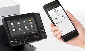 Smarttelefon koblet opp mot i-SENSYS printer med app