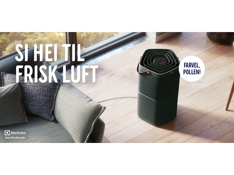 focus on air freshener står på gulvet ved siden av sofa i en stue